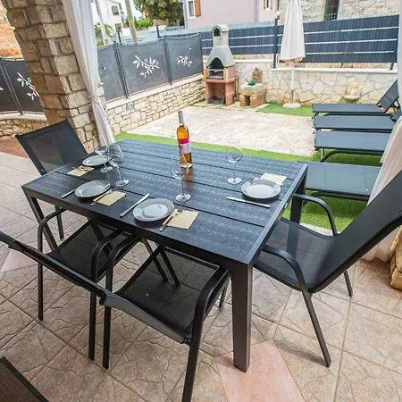 Casa Nadija Kastelir