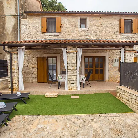 Holiday home Casa Nadija Kastelir
