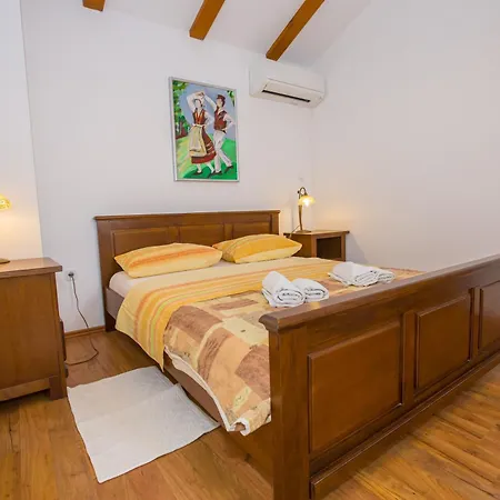 Casa Nadija Kastelir