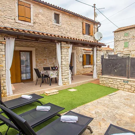 Casa Nadija Kastelir